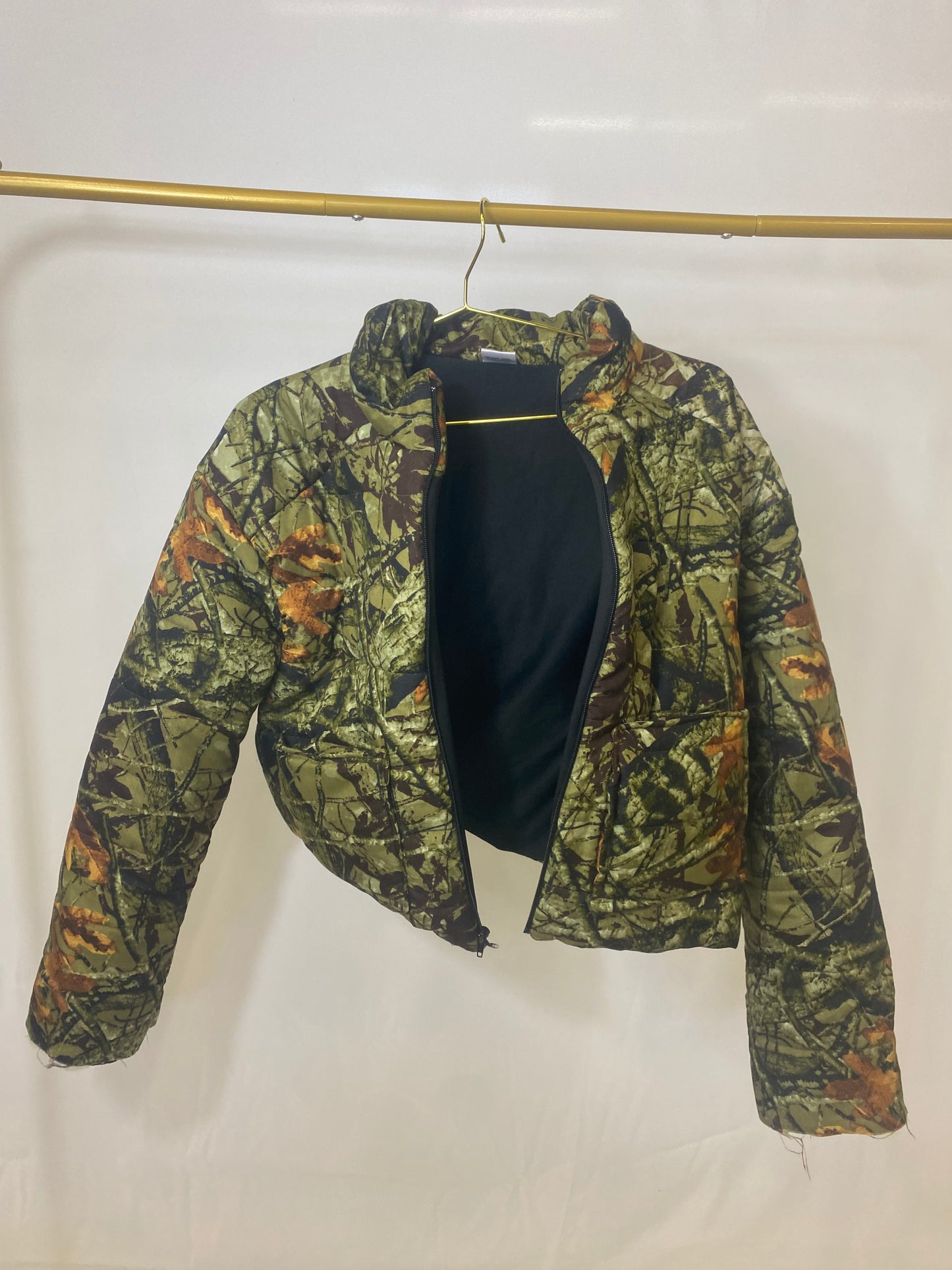 cropped camo puffer