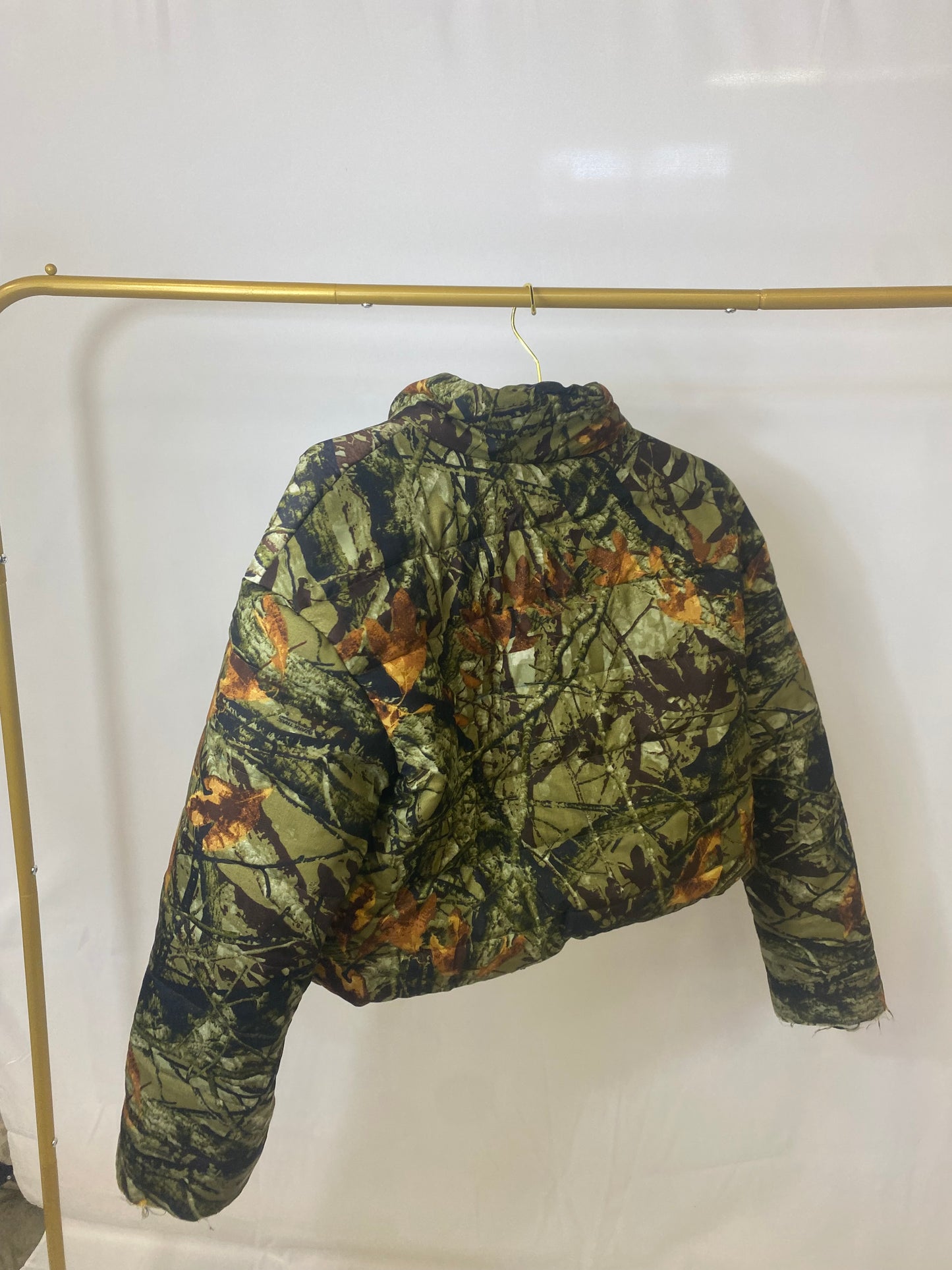 cropped camo puffer