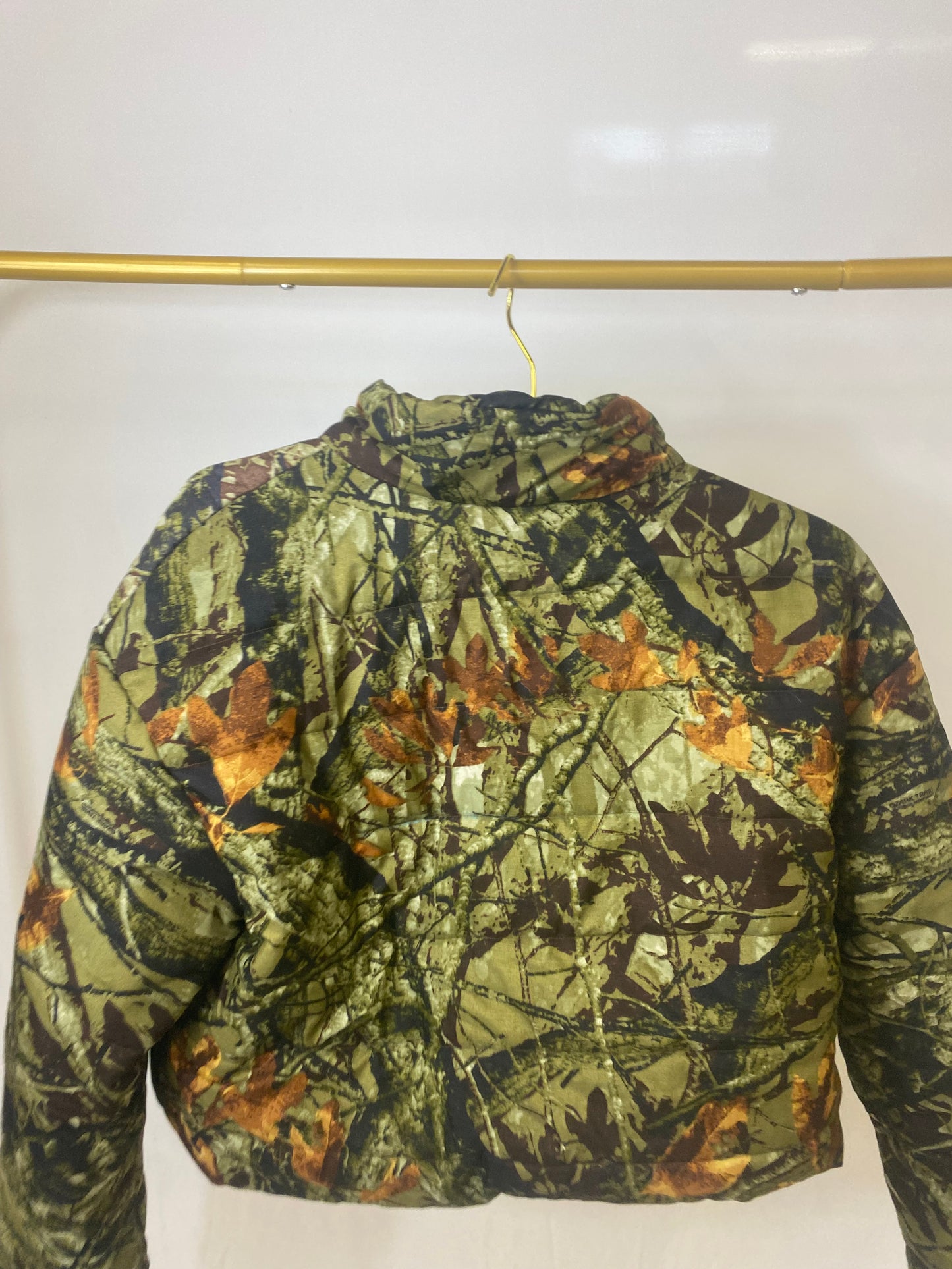 cropped camo puffer